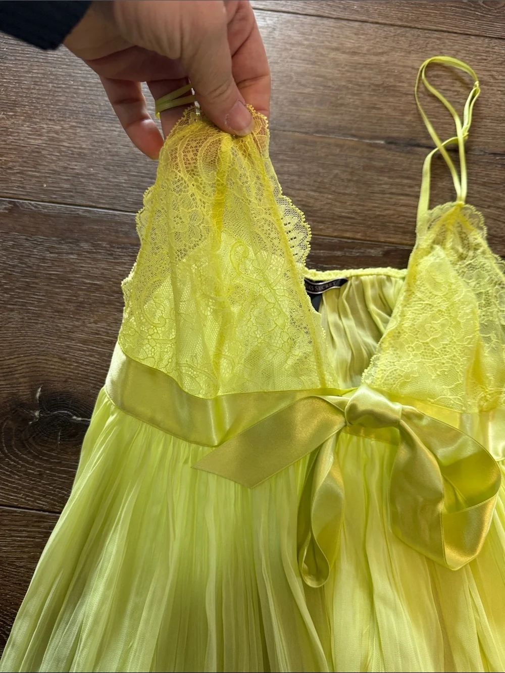 Victoria’s Secret yellow nighty large‎
